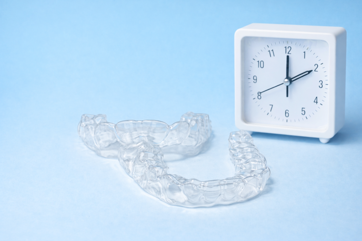 インビザラインをサボるとどうなる？装着時間を守れない時の影響と対策