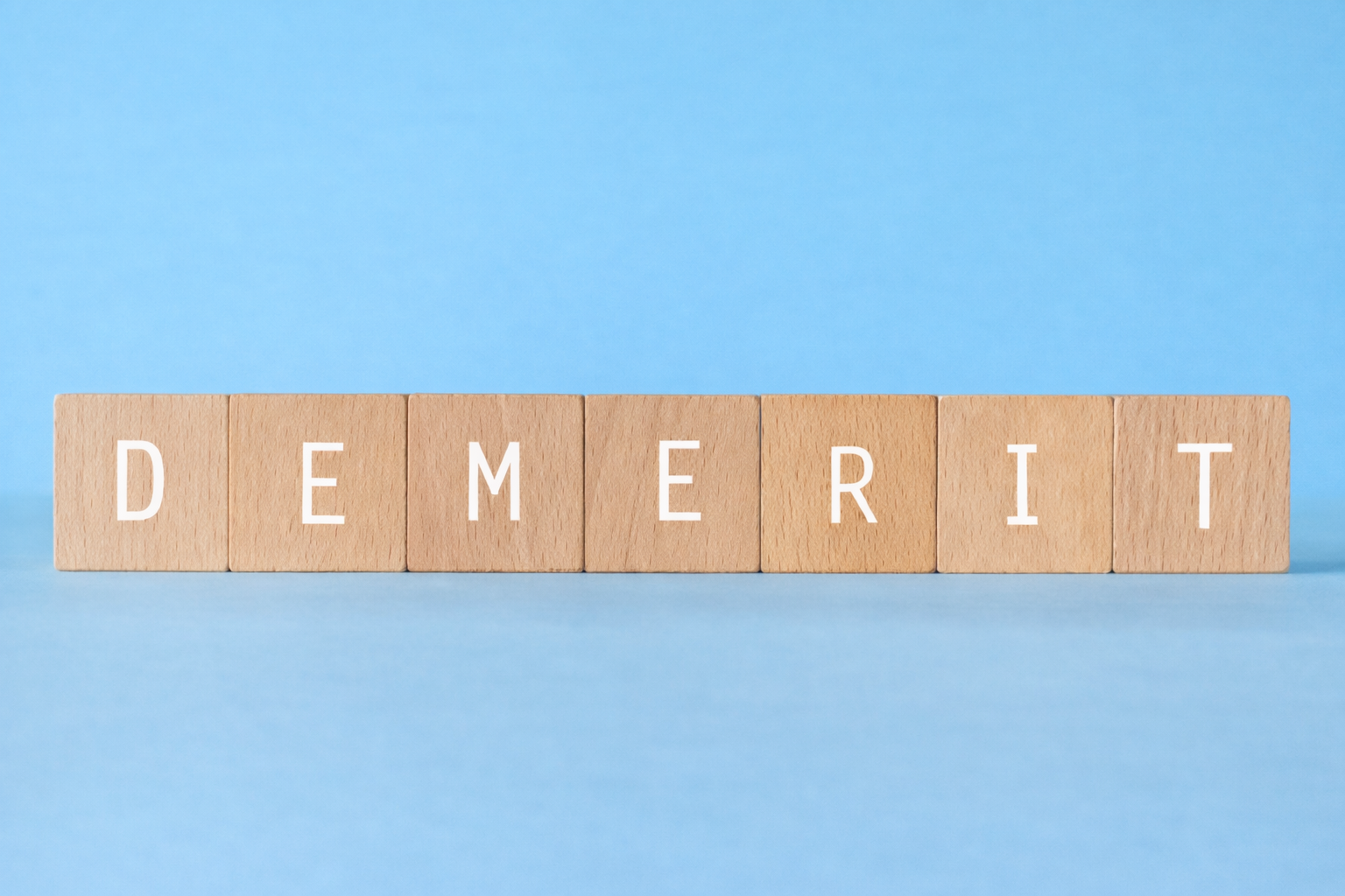 インビザラインのデメリットとは？治療前に知っておくべき注意点を解説