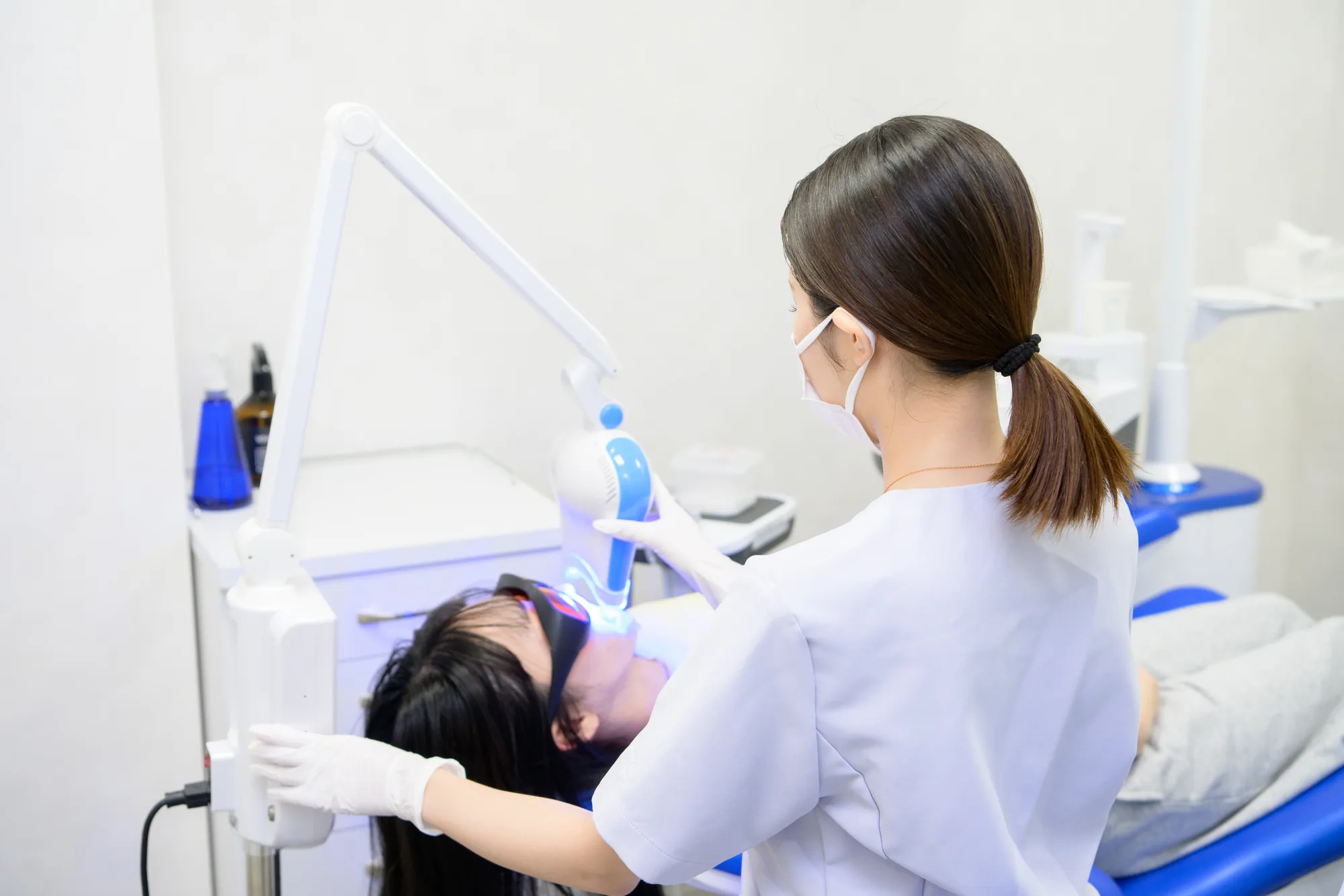 ホワイトニング薬剤の塗布・光照射